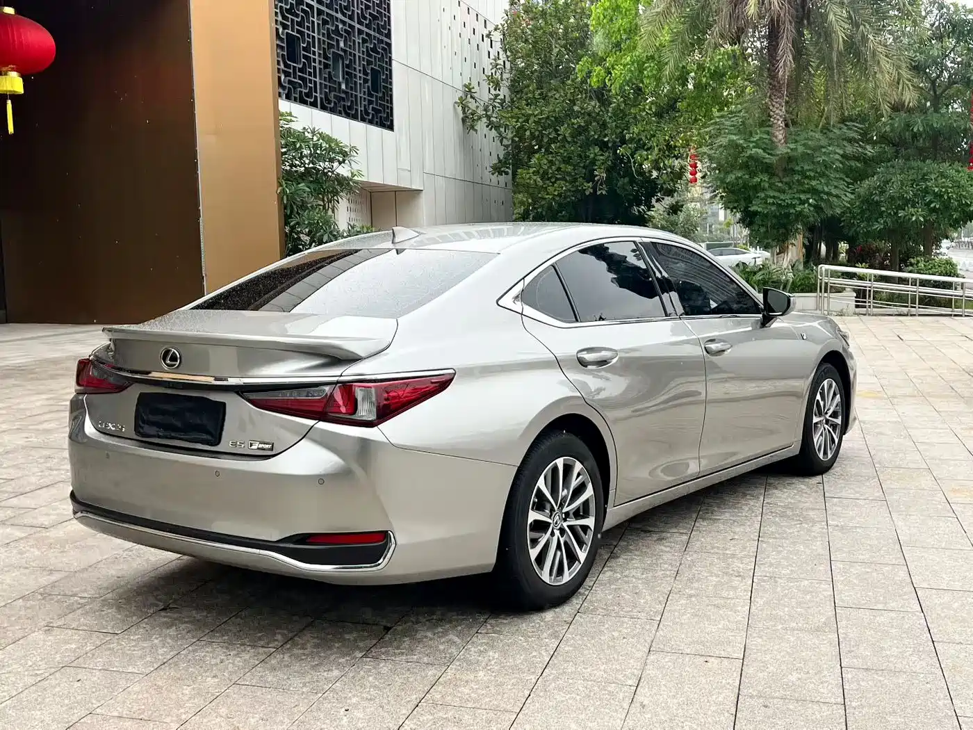 Lexus ES 2023 200 Excellence Edition фото 7
