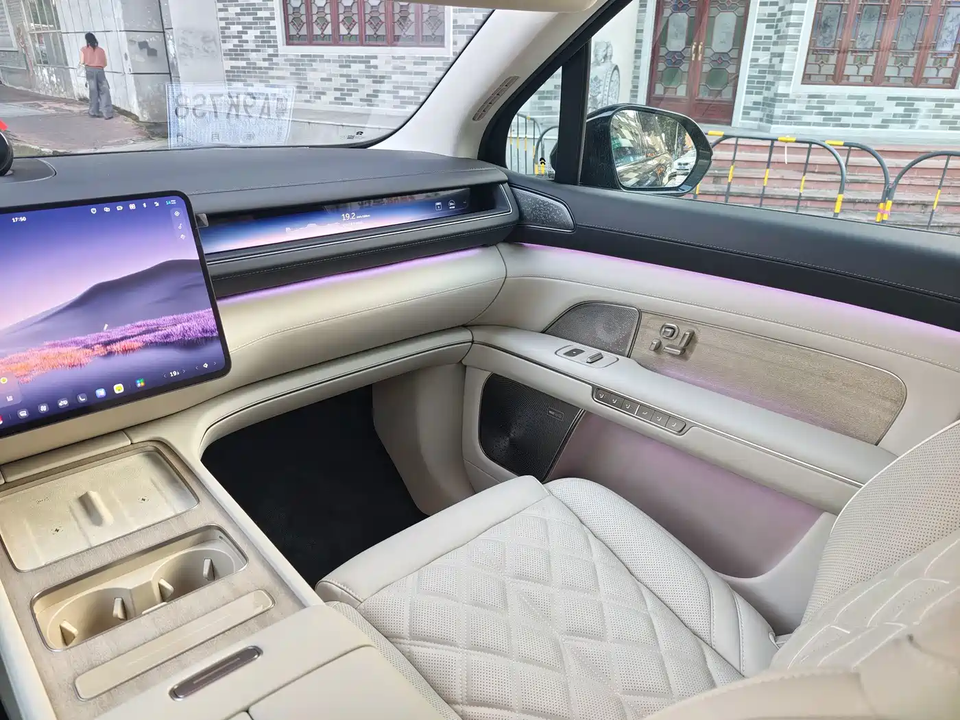NIO ES8 2026 2025 Model 6-Seat Executive Luxury Edition