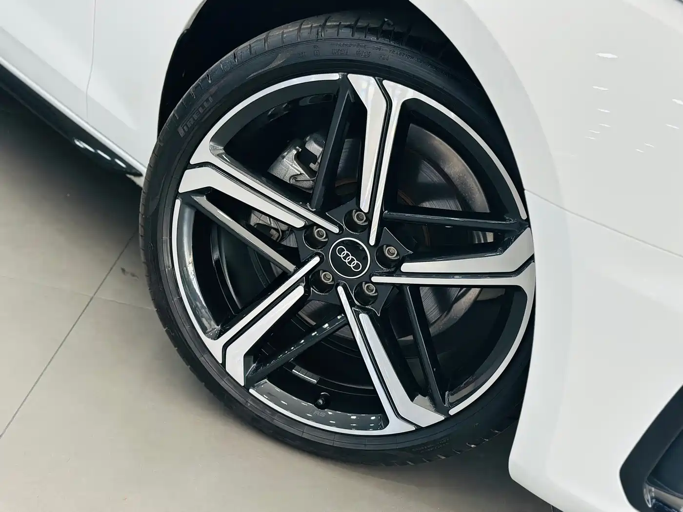Audi A4L 2025 2025 2 Million Celebration Edition 40 TFSI Luxury Dynamic