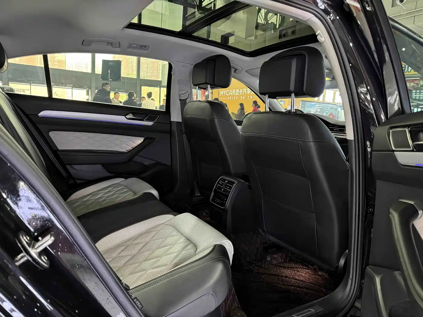 Volkswagen Magotan 2023 Model 2 Million Commemorative Edition 330TSI DSG Luxury фото 6