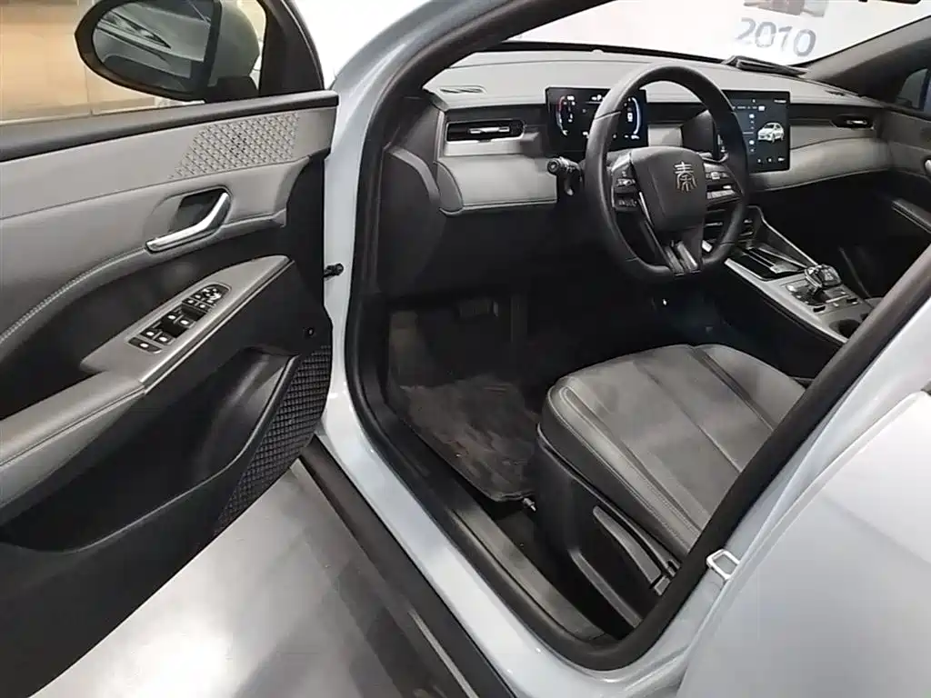 BYD Qin PLUS 2025 DM-i Smart Drive 55KM Leader фото 16