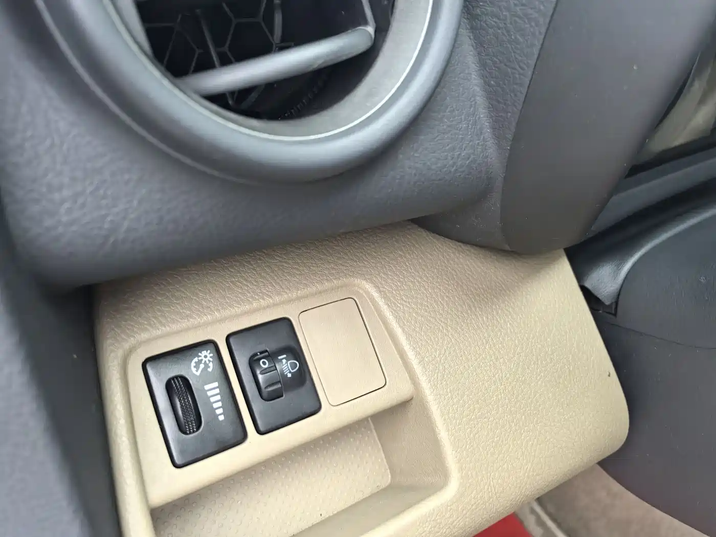 Toyota RAV4 Rongfang 2012 Styling Edition 2.0L Automatic 4WD фото 11