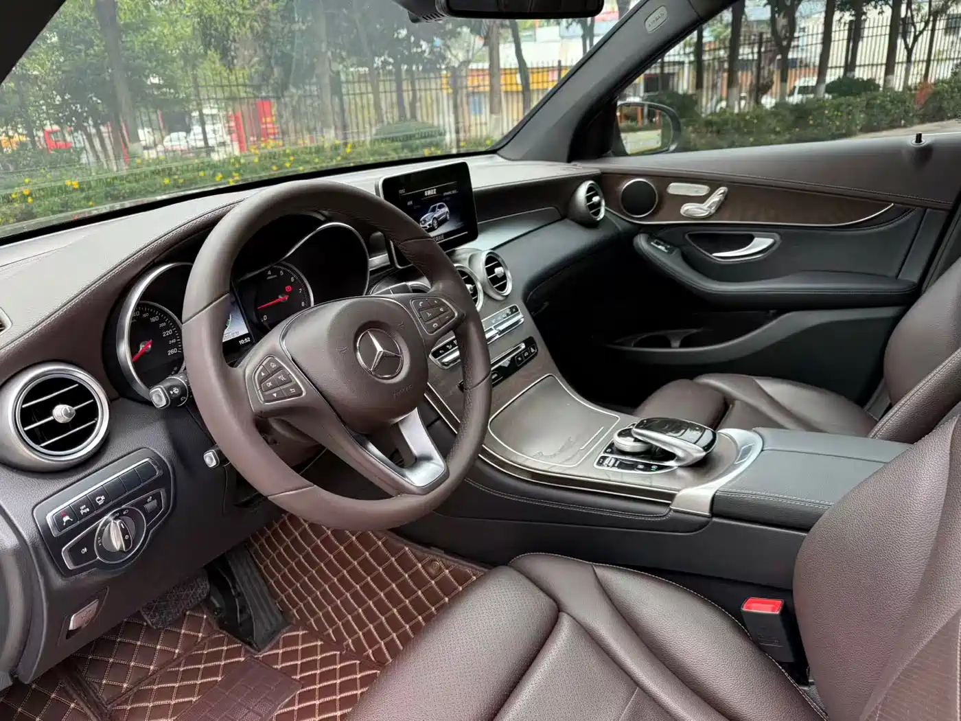 Mercedes-Benz GLC 2017 GLC 300 4MATIC Luxury фото 7
