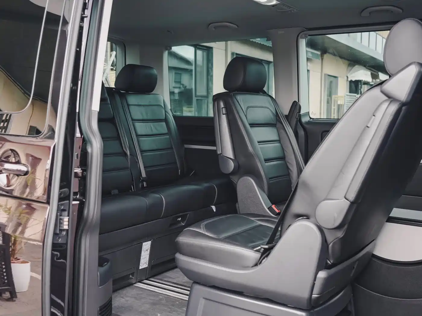 Volkswagen Multivan 2016 2.0TSI AWD 66th Anniversary Edition фото 22