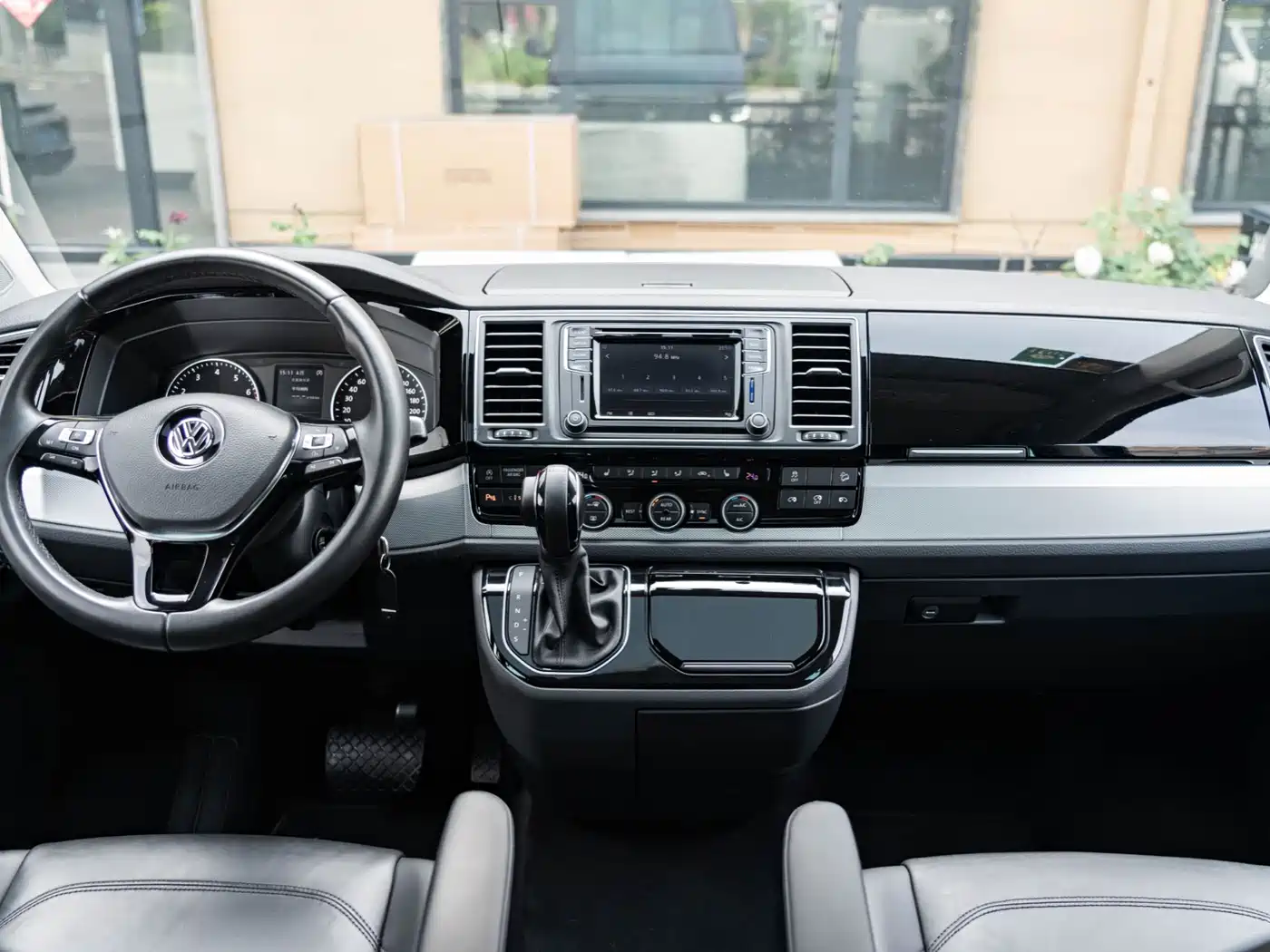 Volkswagen Multivan 2016 2.0TSI AWD 66th Anniversary Edition фото 12