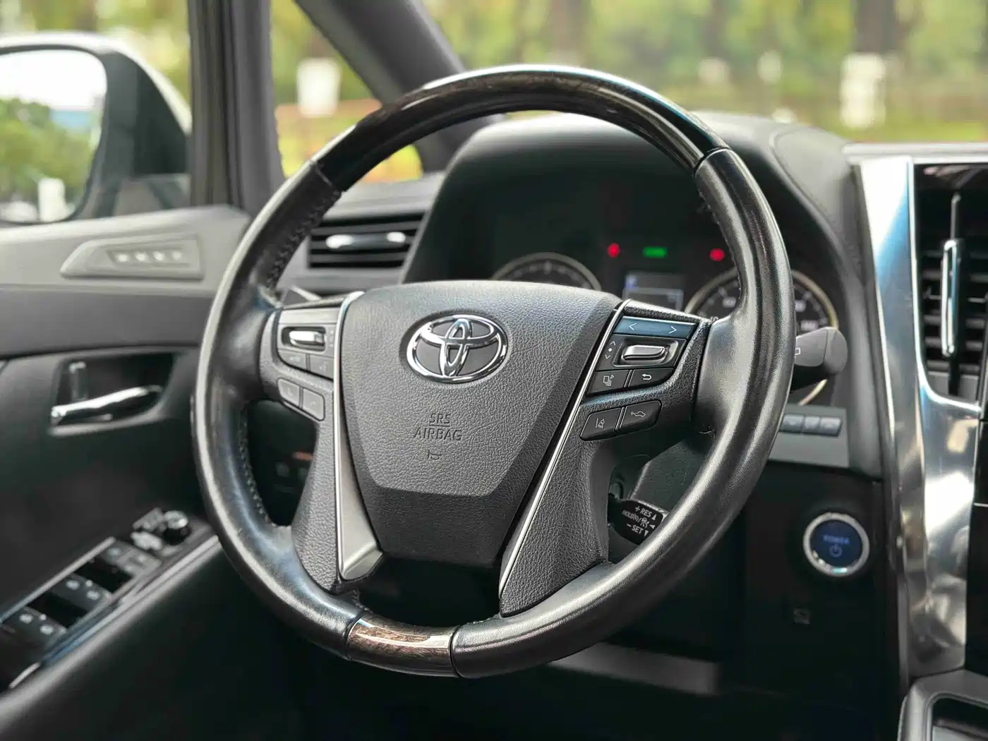 Toyota Alphard 2020 Hybrid 2.5L Premium Edition фото 22