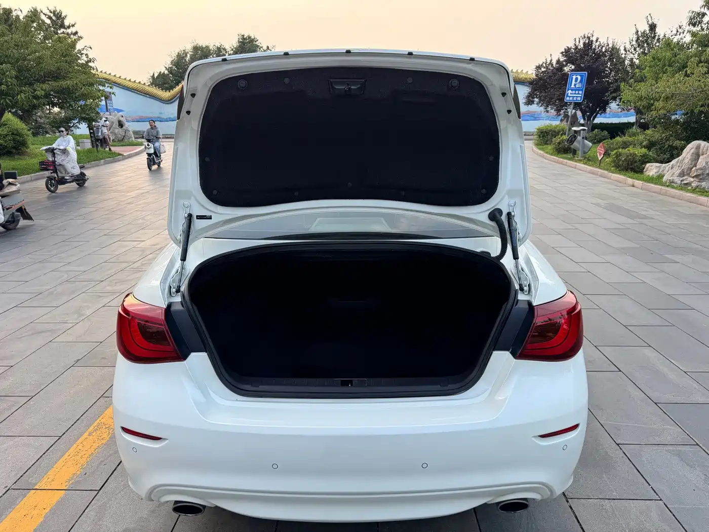 Фото 16 - Infiniti Q70