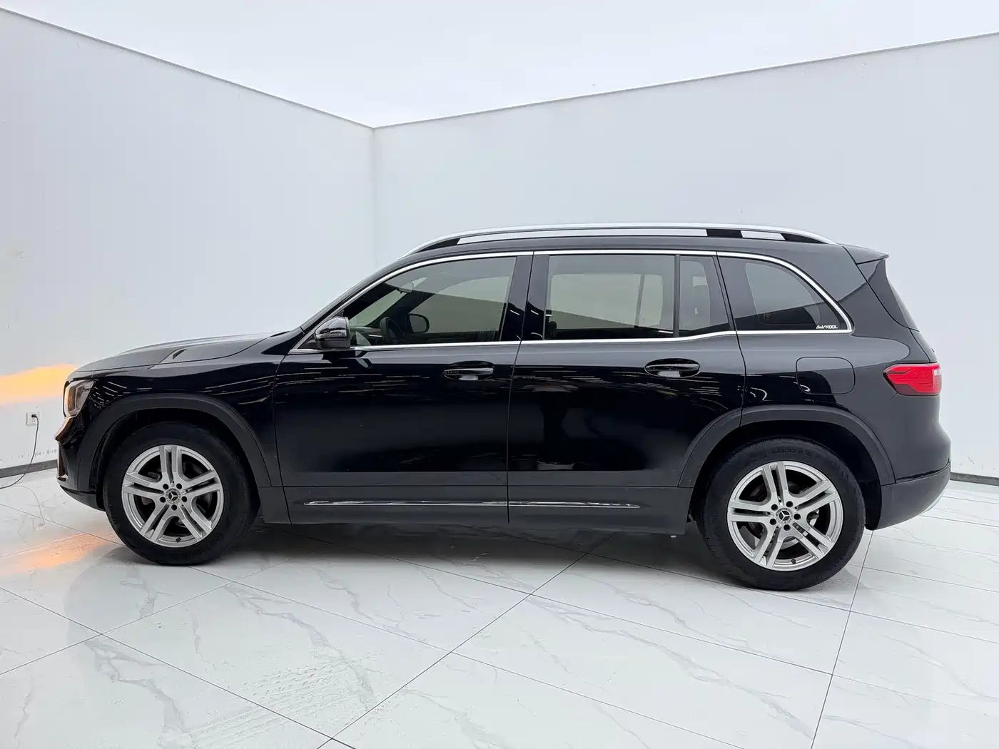 Photo 3 - Mercedes-Benz GLB