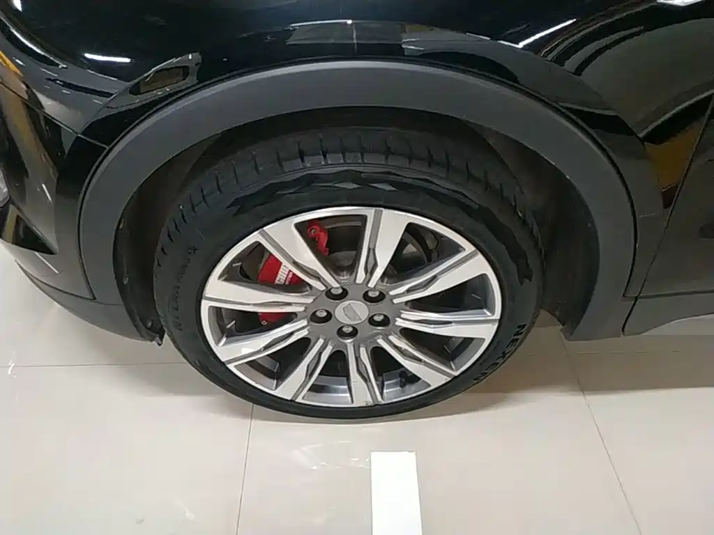 Фото 23 - Cadillac XT4