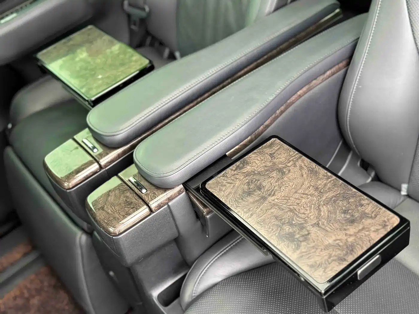 Toyota Alphard 2020 Hybrid 2.5L Premium Edition фото 16