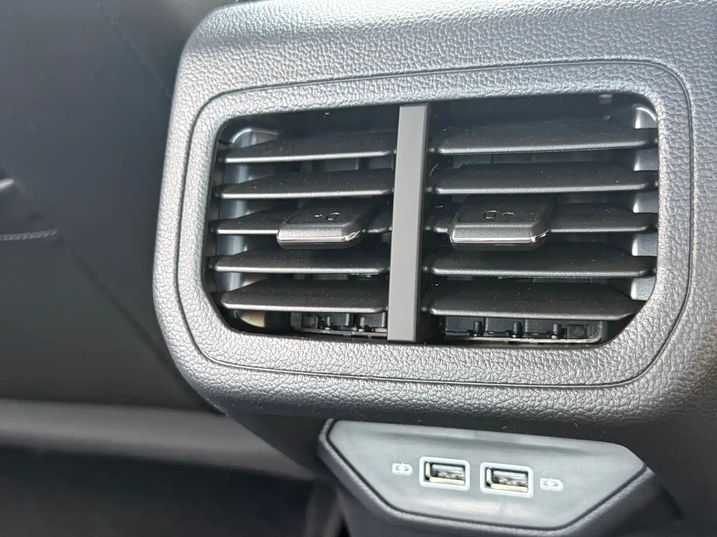 Volkswagen Bora 2025 200TSI DSG Joy Ride Navigation Edition фото 16