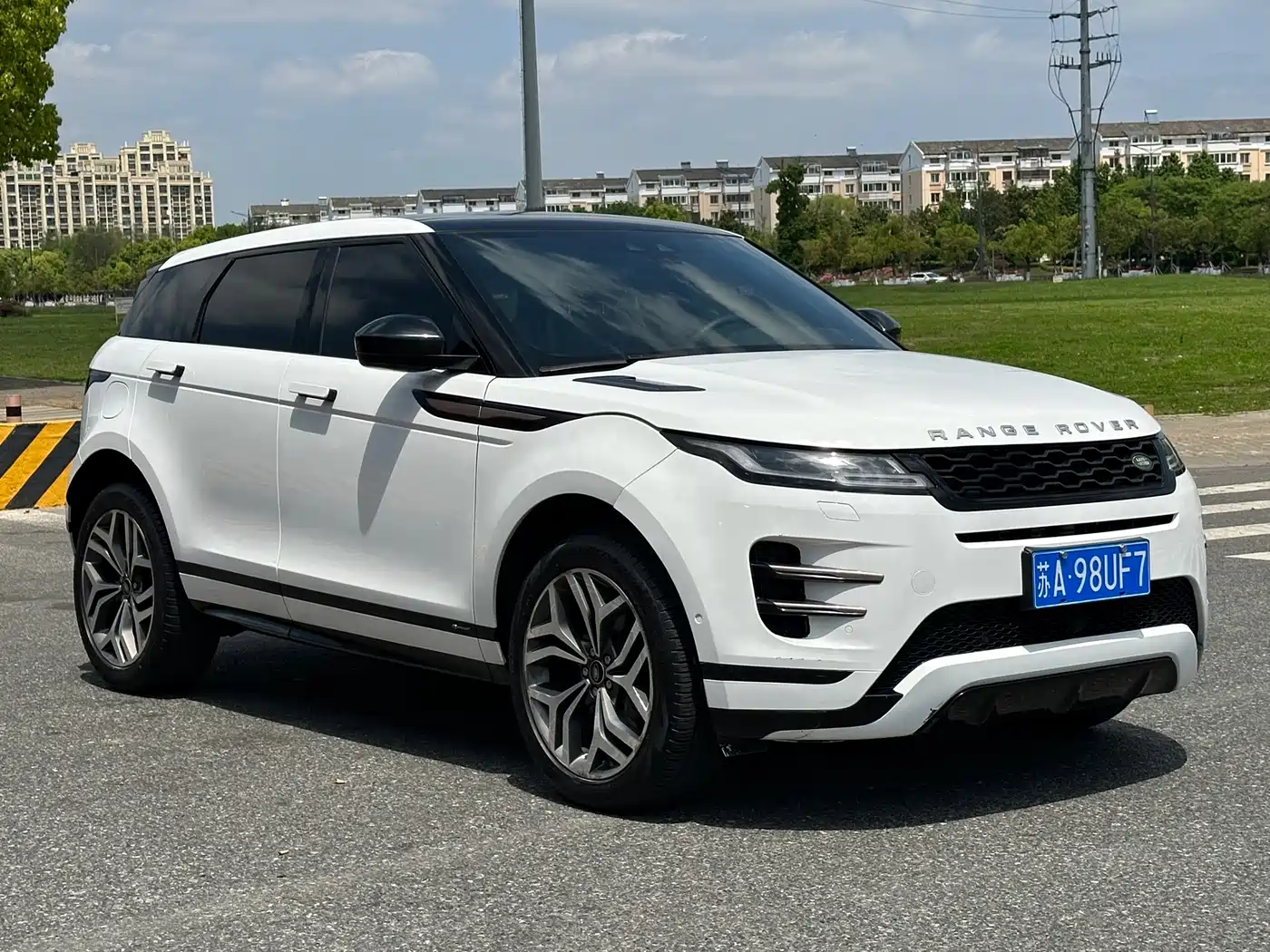 Land Rover Range Rover Evoque 2020 Model 249PS R-DYNAMIC S Gloss Black Sport Edition фото 3