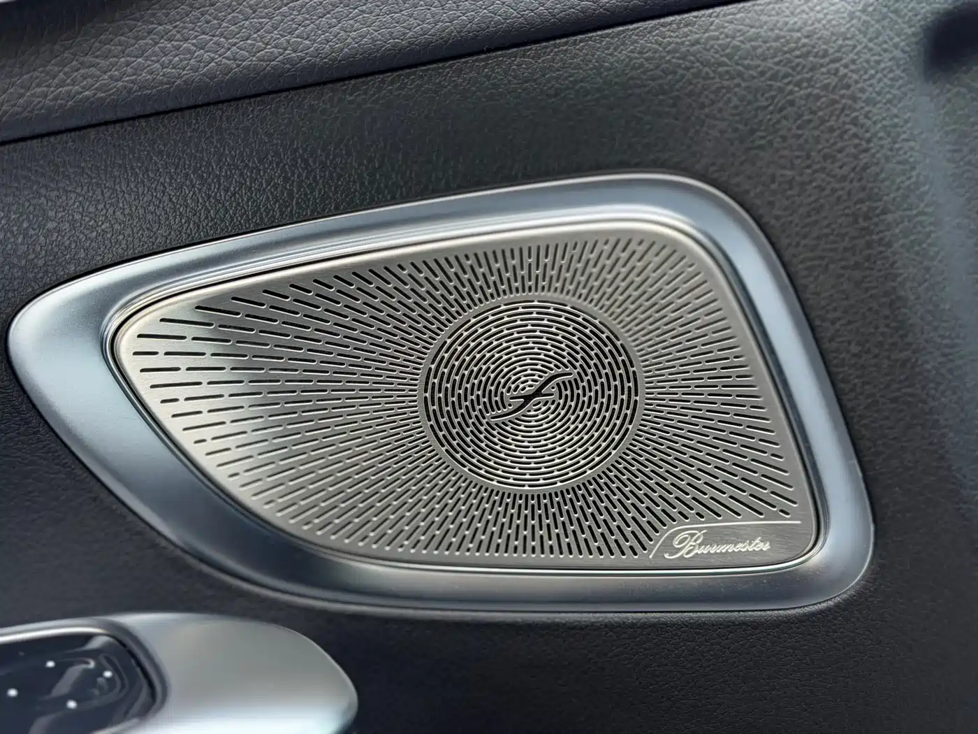 Mercedes-Benz C-Class 2023 Facelift II C 260 L Night Edition фото 6