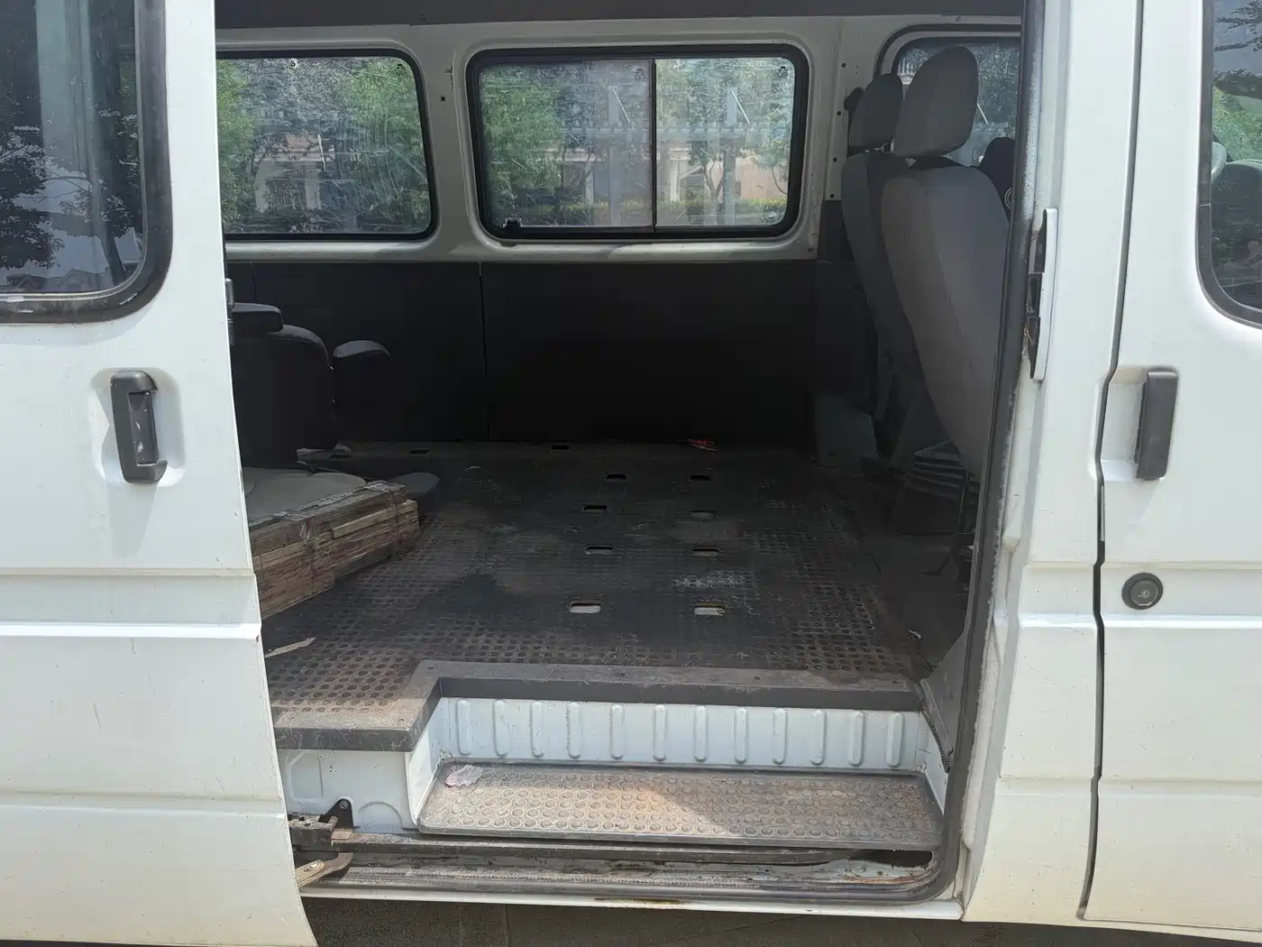 Ford Classic Transit 2016 2016 Model 2.8T Diesel Long Wheelbase 6-Seater Medium Roof Multi-Purpose Vehicle JX493ZLQ4