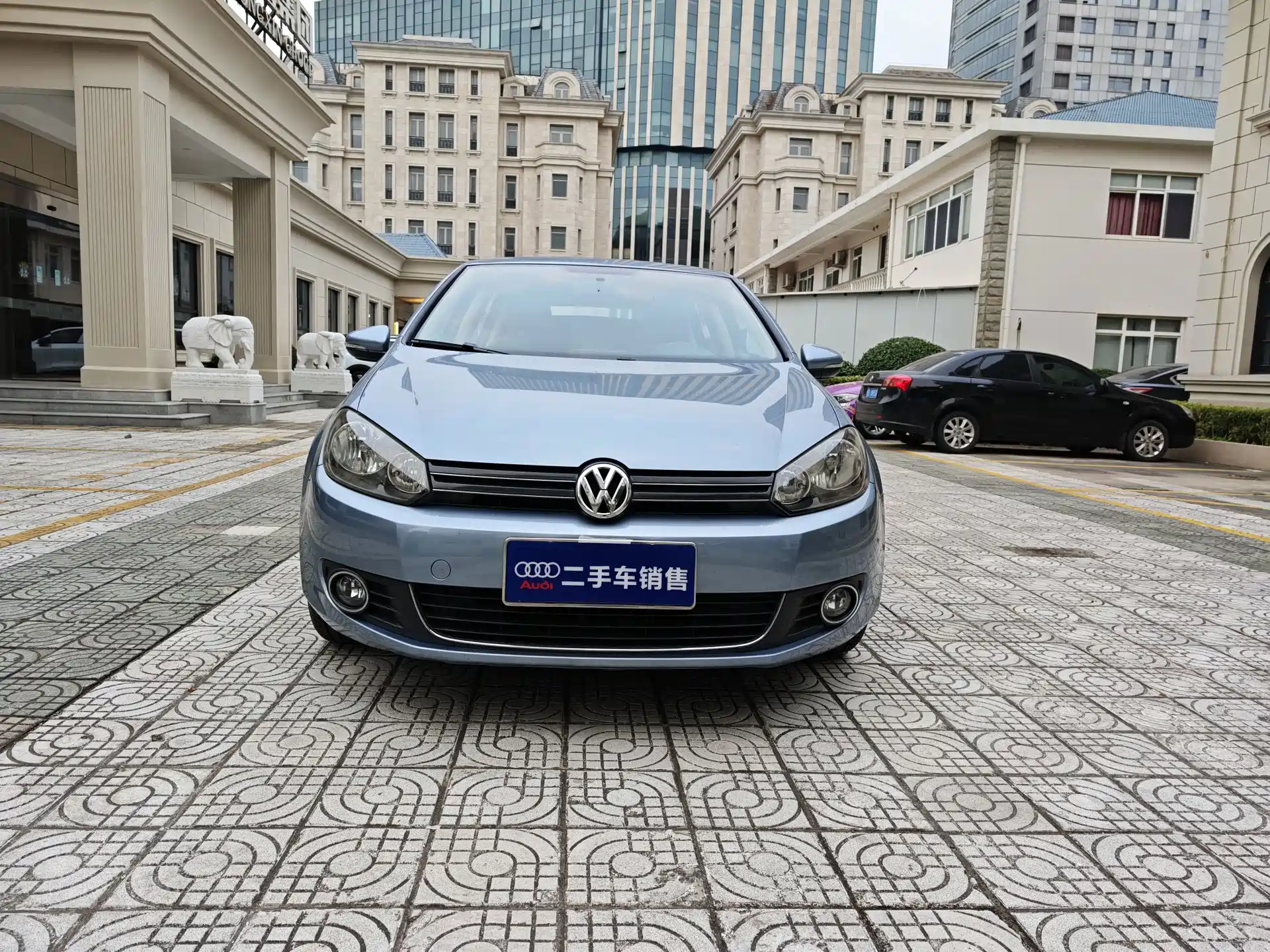 Photo 2 - Volkswagen Golf