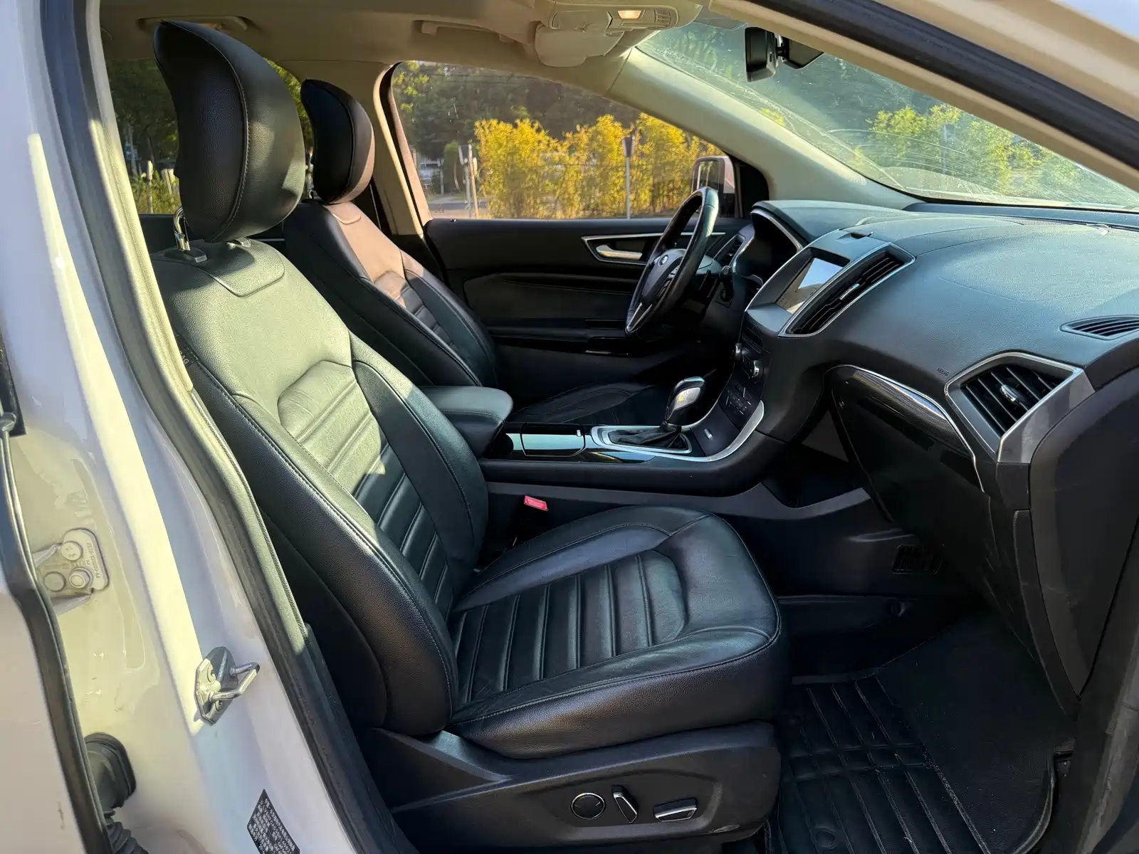 Фото 14 - Ford Edge