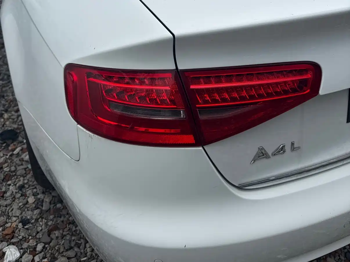 Photo 3 - Audi A4L