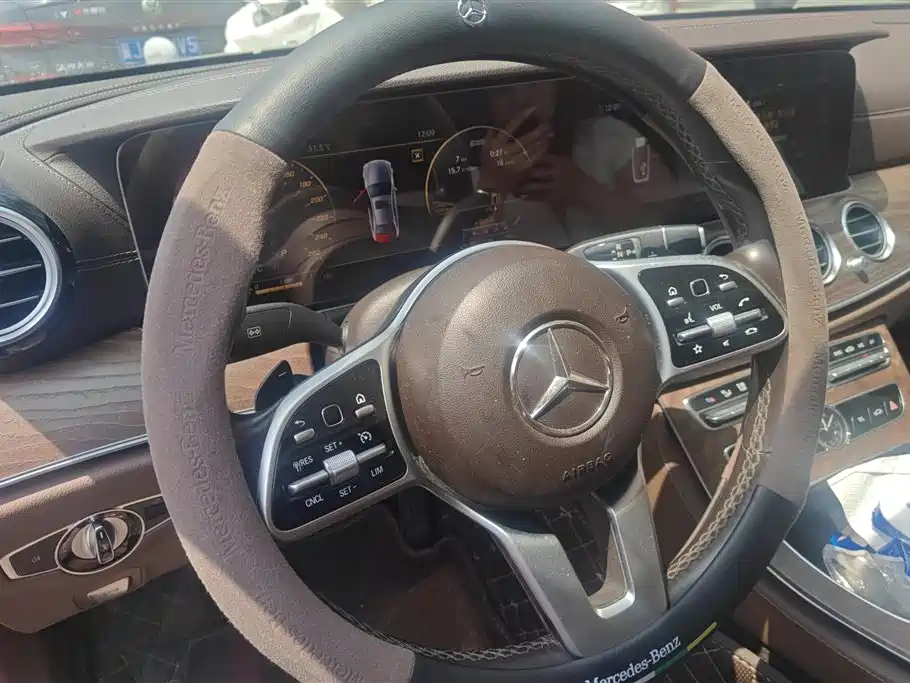Mercedes-Benz E-Class 2019 E 300 L Sport Fashion фото 15
