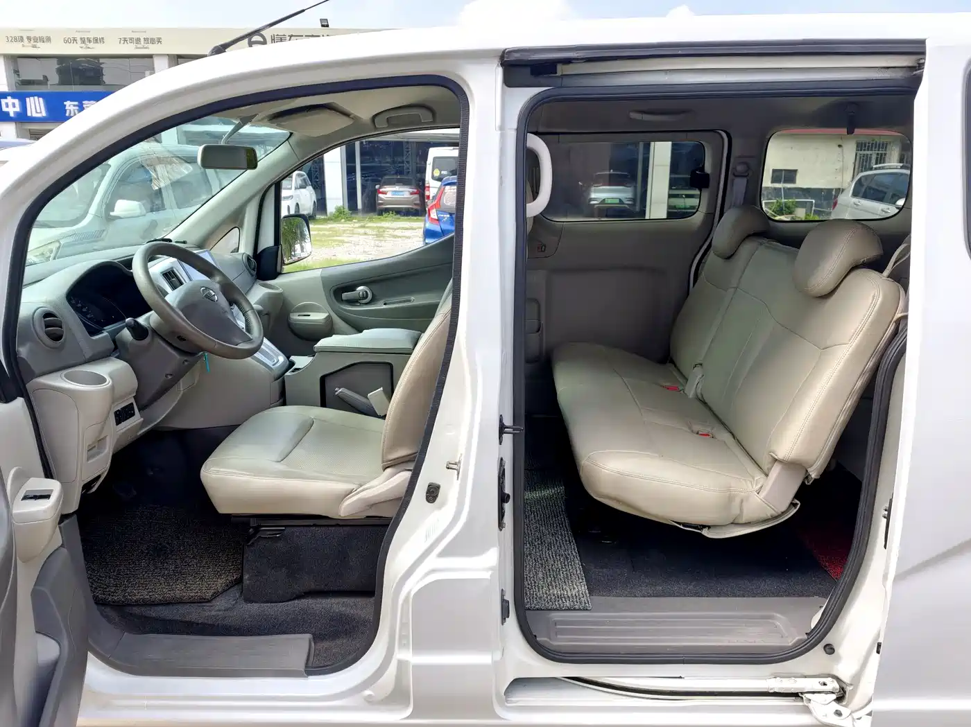 Nissan NV200 2016 2016 Facelift 1.6L CVT Luxury