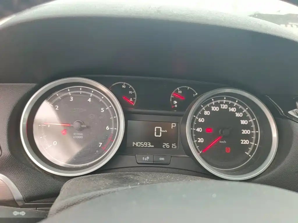 صورة 12 - Peugeot 408