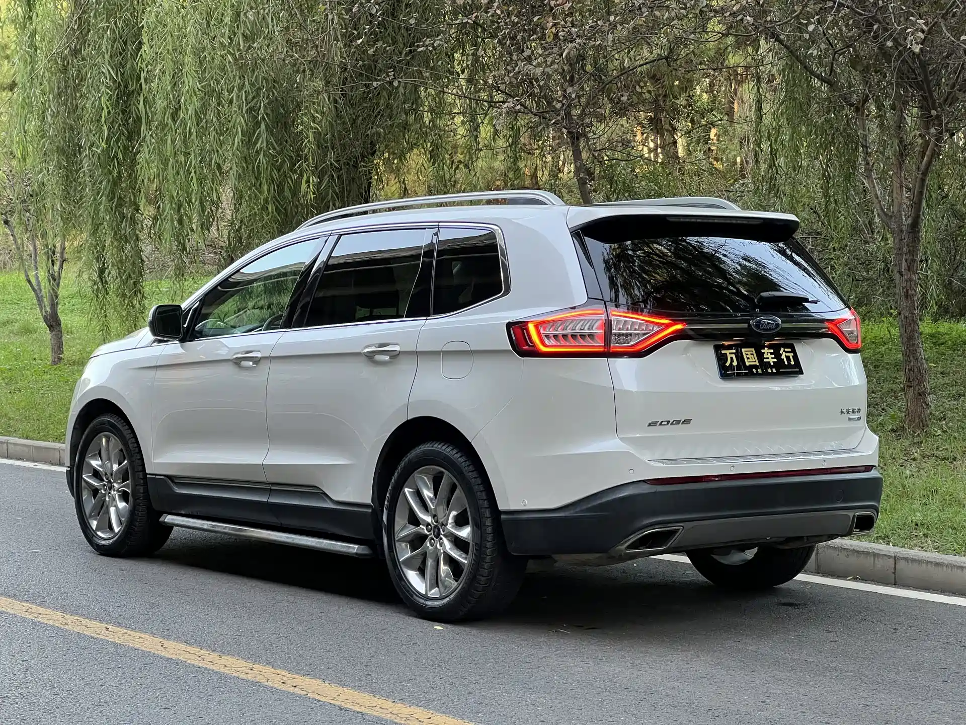 Фото 9 - Ford Edge