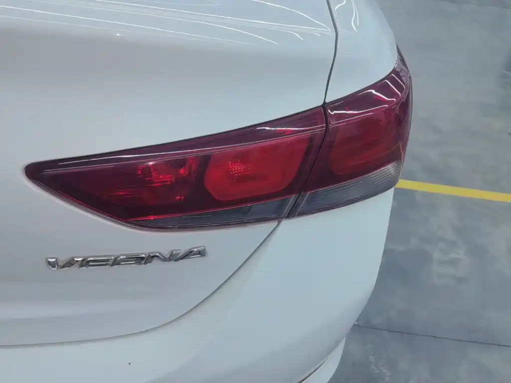 صورة 8 - Hyundai Verna