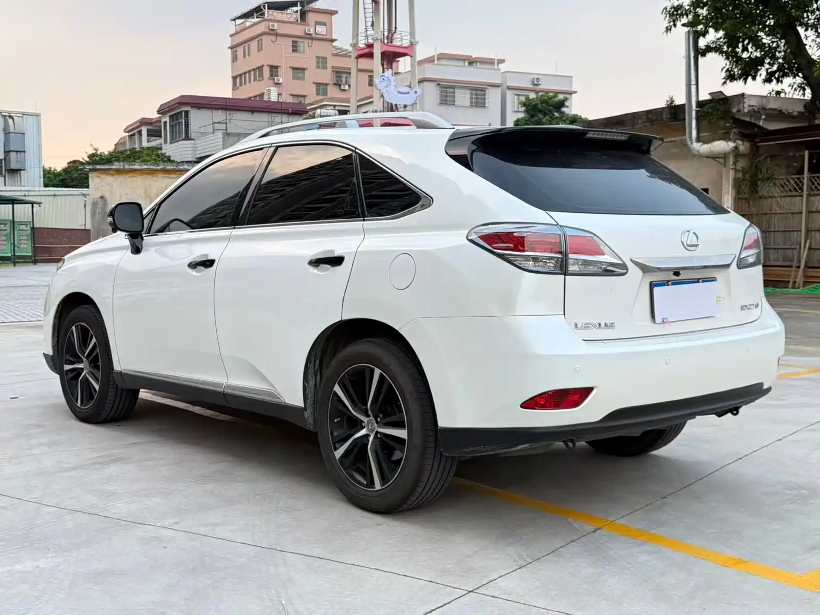 Photo 10 - Lexus RX Classic