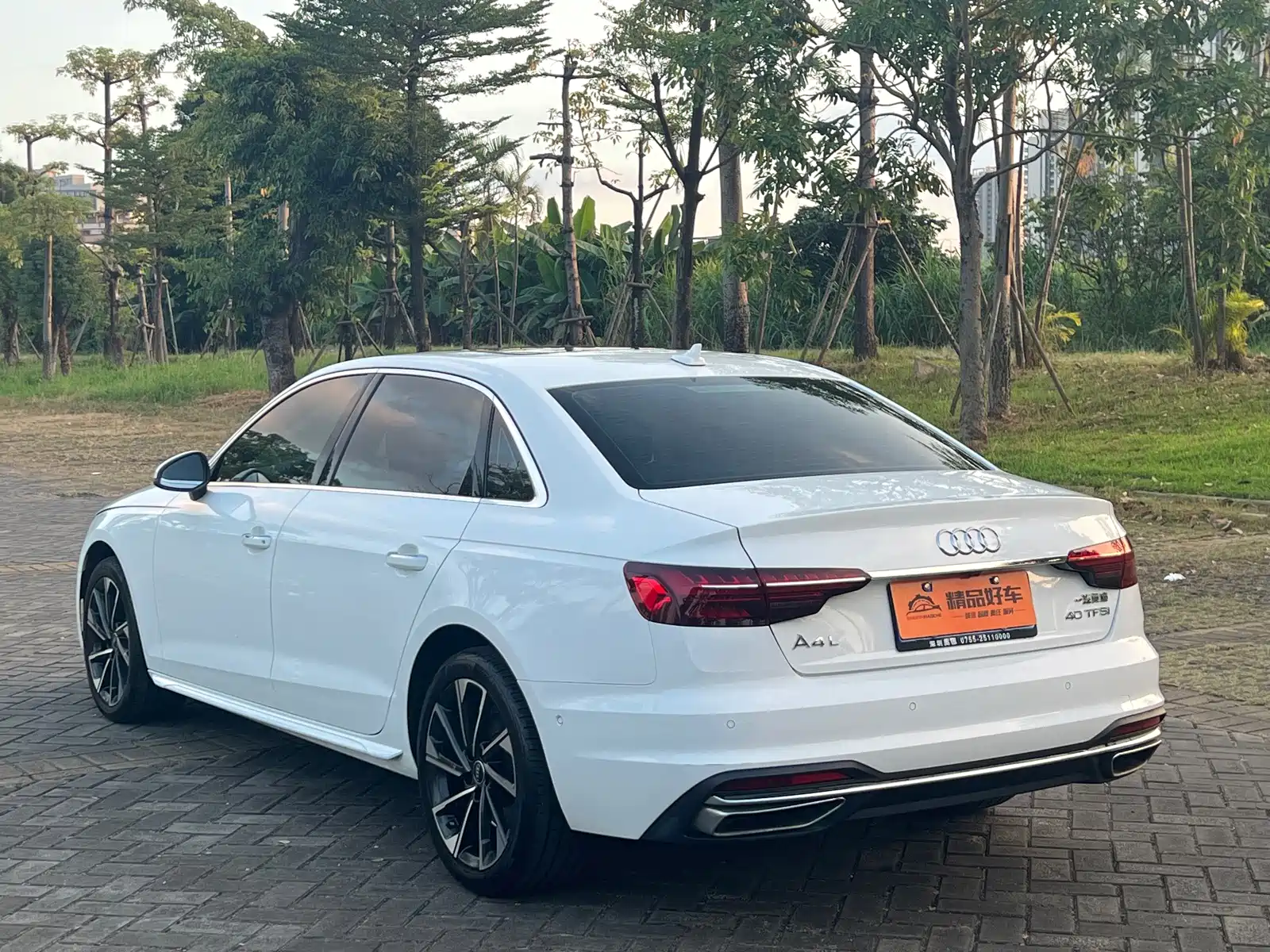 Фото 18 - Audi A4L