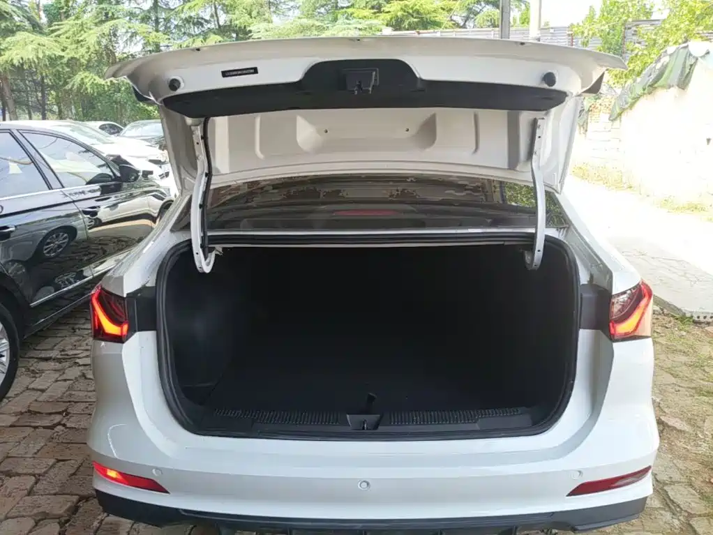 Roewe i5 2025 2023 1.5L Manual Comfort Edition