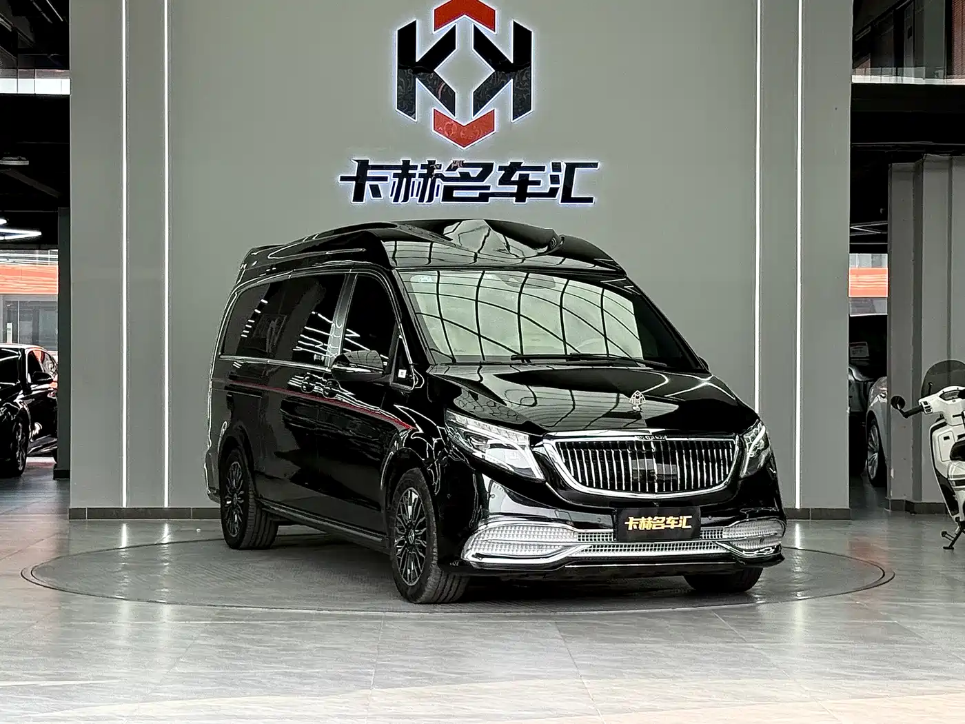 Mercedes-Benz V-Class 2021 V 260 L Long Wheelbase Luxury Edition фото 3