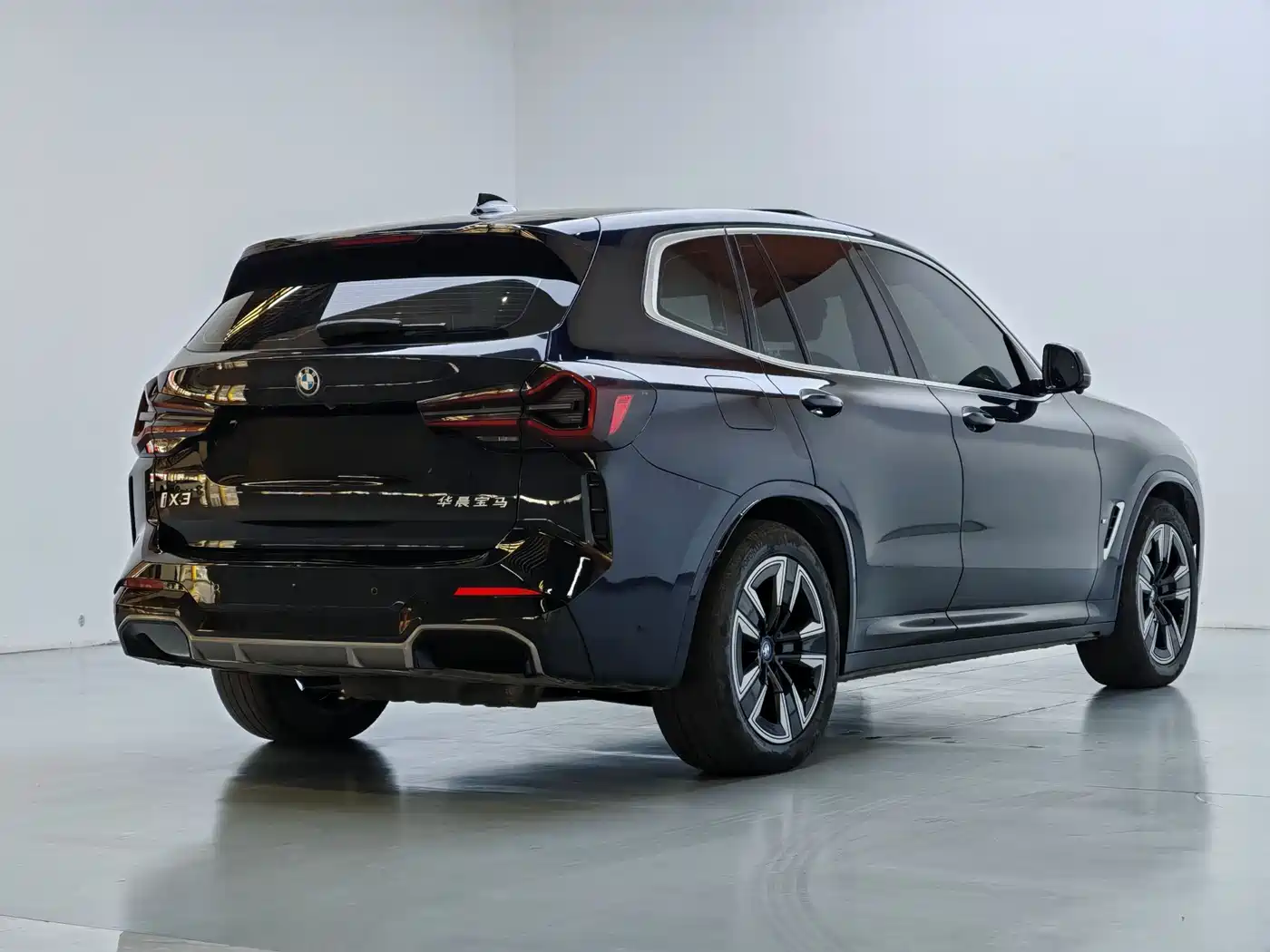 BMW iX3 2022 Leading Edition фото 17