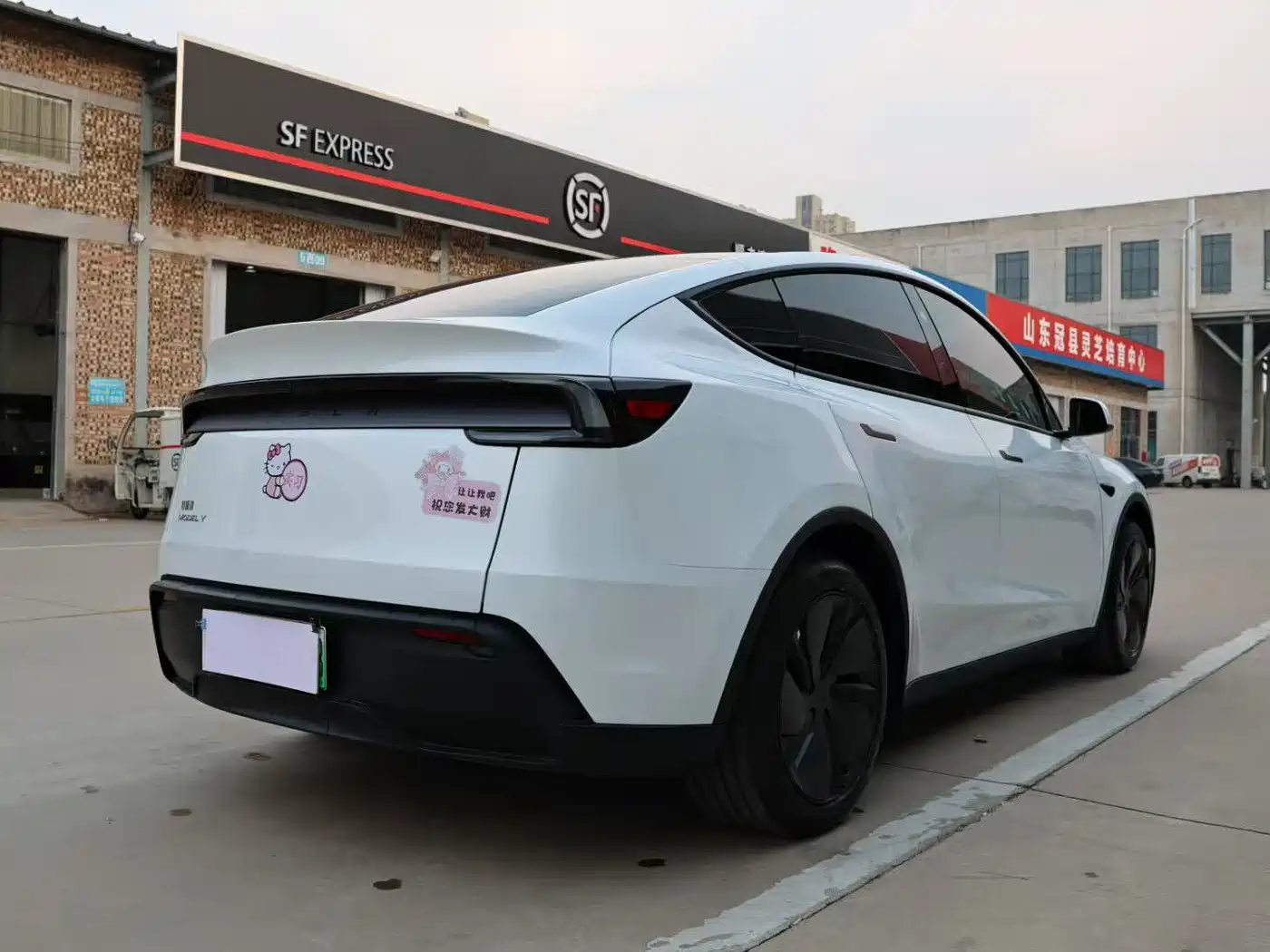 Tesla Model Y 2026 2025 Model Rear-Wheel Drive Launch Edition