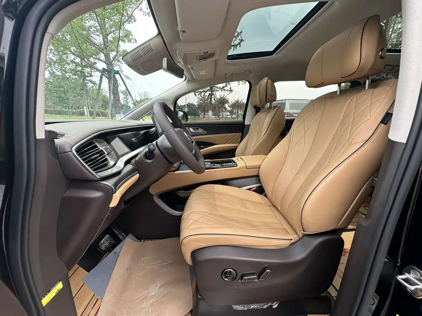 Denza D9 2024 DM-i 980 AWD Prestige фото 10