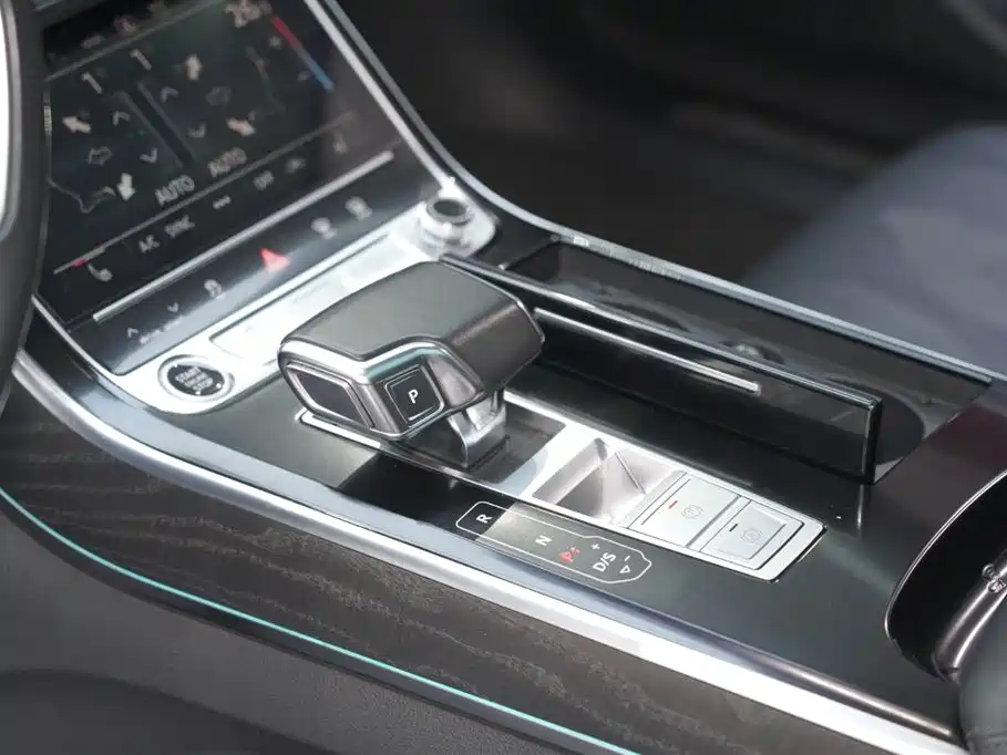 Audi A8 2021 A8L 50 TFSI quattro Comfort фото 12
