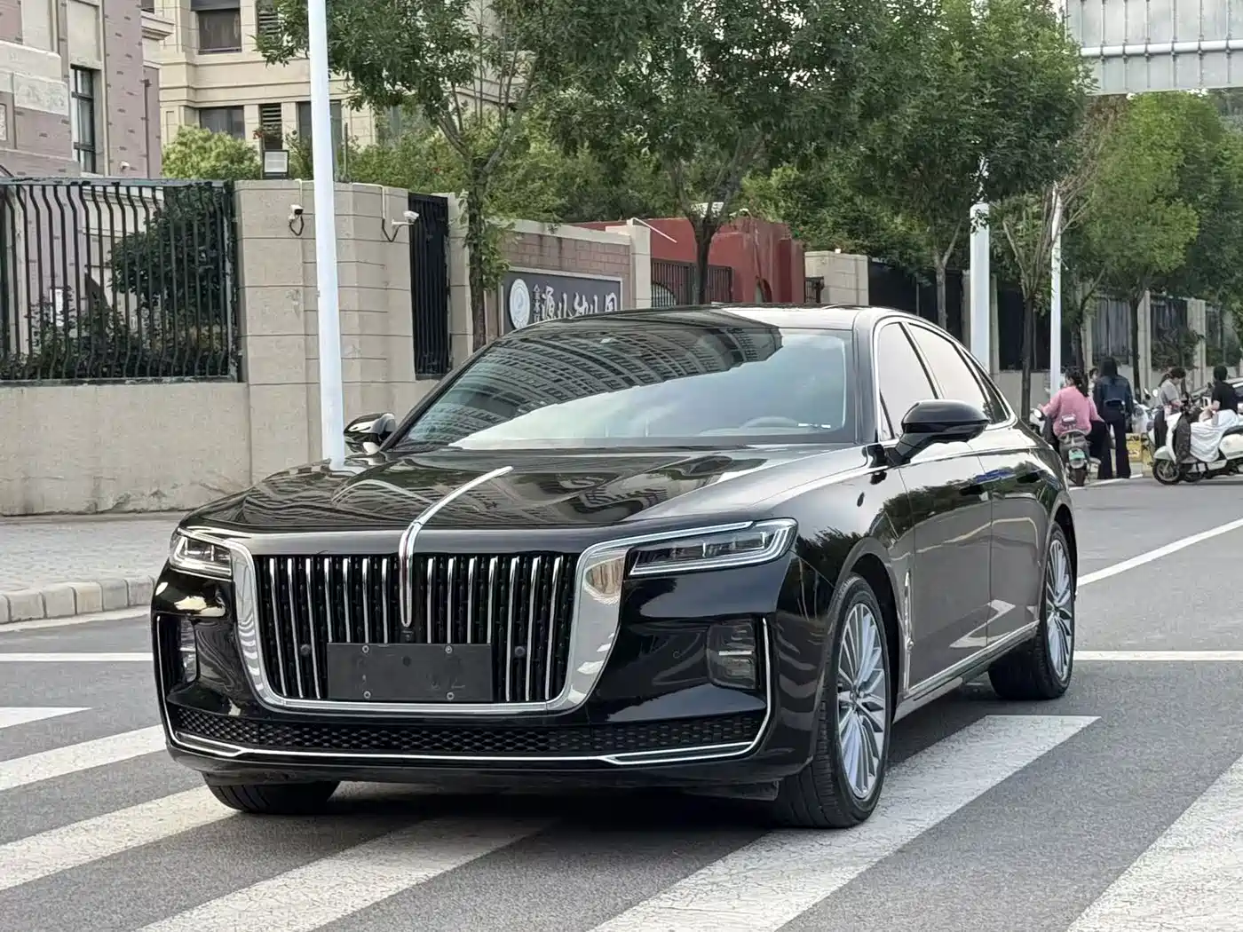 Hongqi H9 2022 2.0T Smart Connect Flag Enjoy Edition