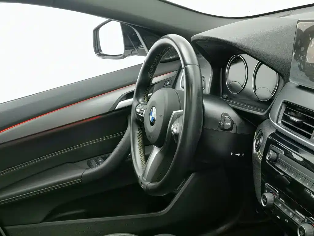 Фото 22 - BMW X2