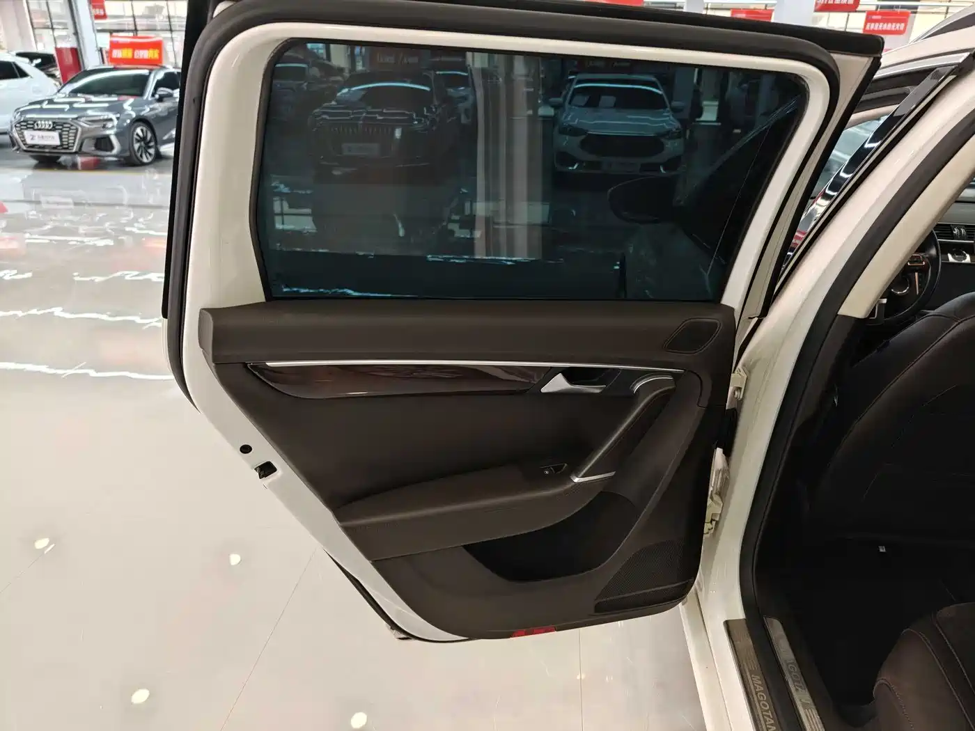 Volkswagen Magotan (Import) 2012 Wagon 2.0TSI Comfort фото 4