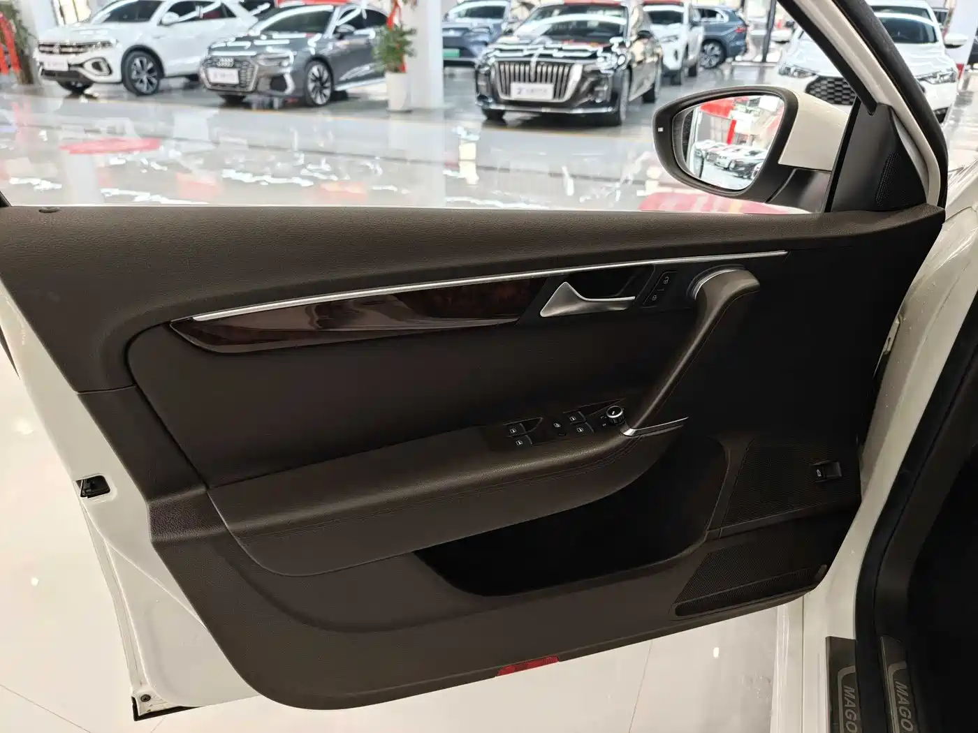 Volkswagen Magotan (Import) 2012 Wagon 2.0TSI Comfort фото 8