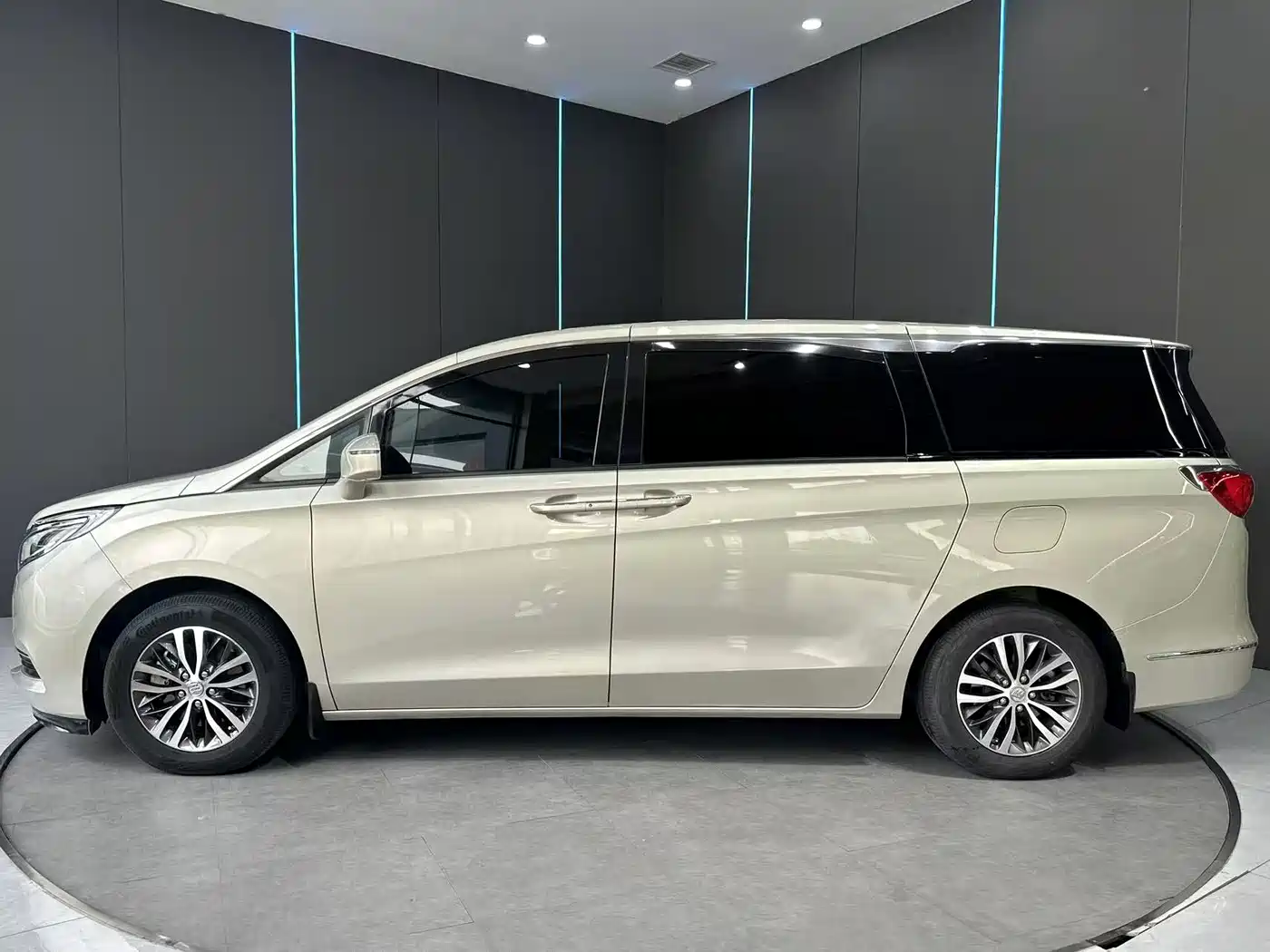 Buick GL8 2018 ES 28T Luxury Type China VI фото 4