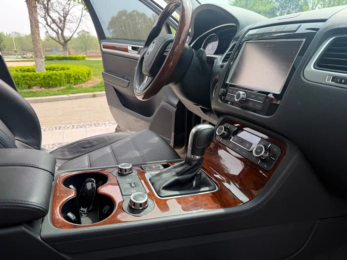 Volkswagen Touareg 2011 3.0TSI Premium фото 11