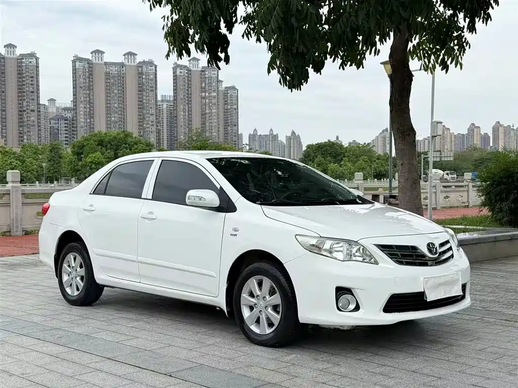 Toyota Corolla 2013 Special Edition 1.6L Automatic Cool GL фото 3