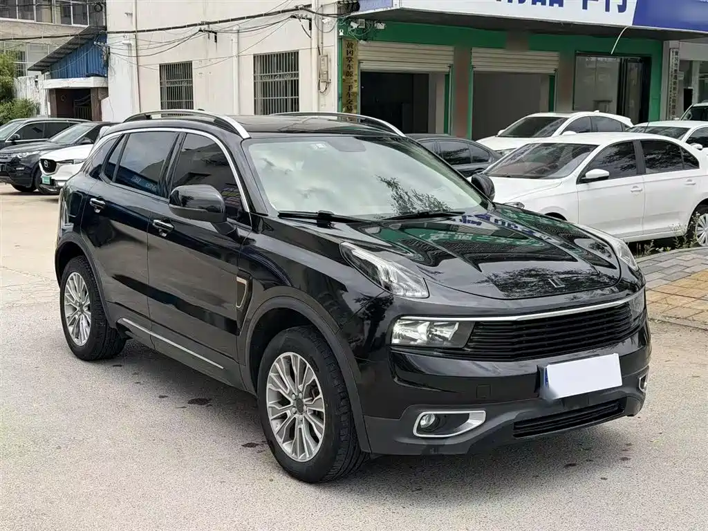 Lynk & Co 01 2017 2.0T 2WD фото 23