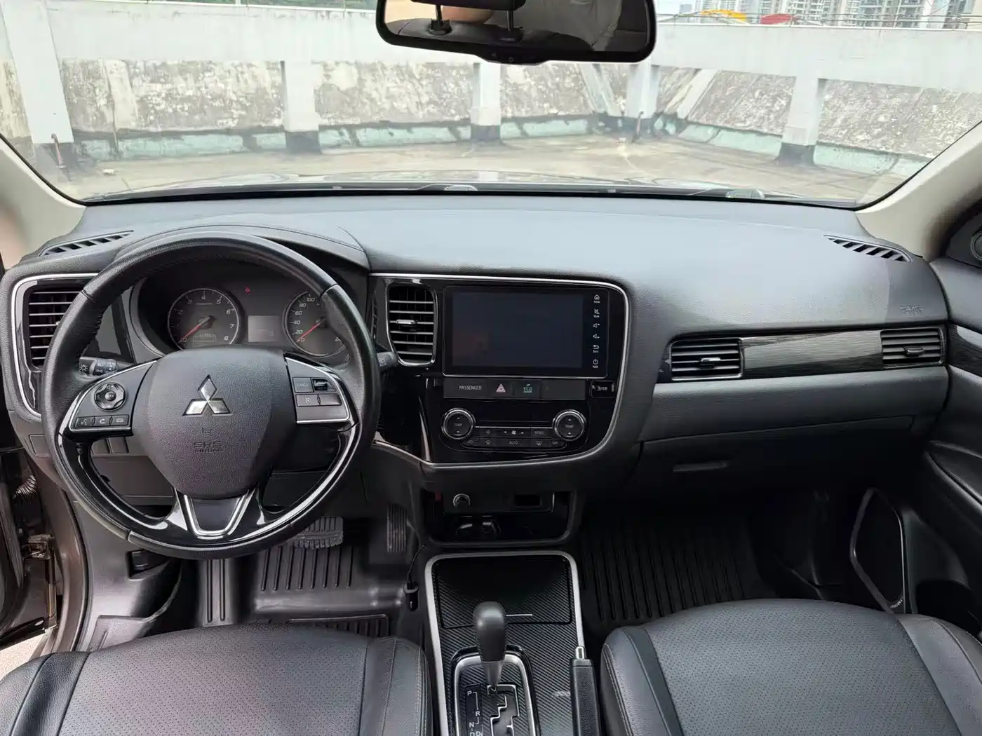MITSUBISHI OUTLANDER