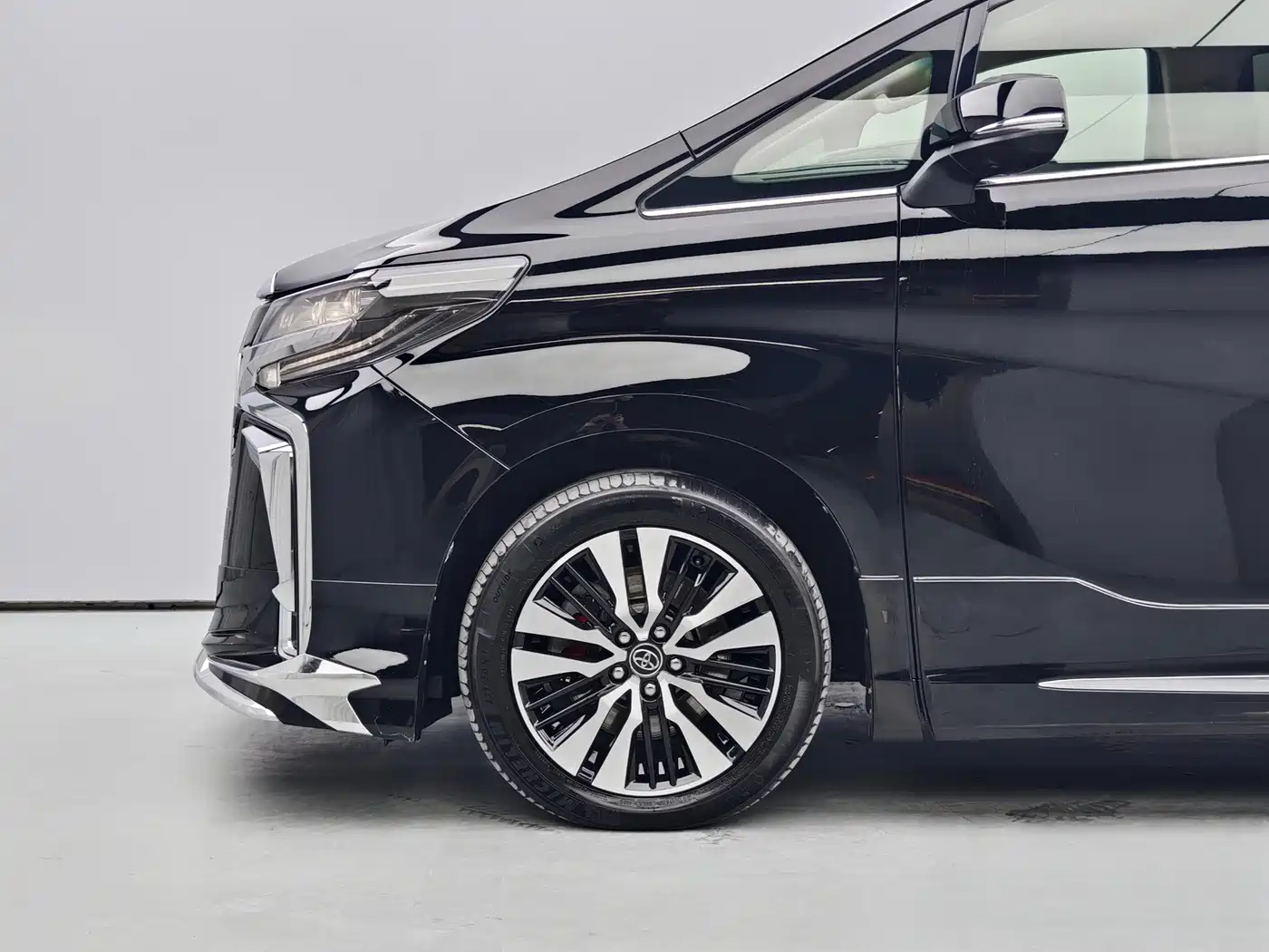 Toyota Alphard 2018 Facelift 3.5L Premium Edition фото 6