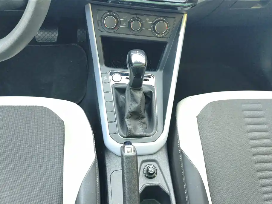 Volkswagen Polo 2021 Plus 1.5L Automatic Colorful Tech Edition фото 16