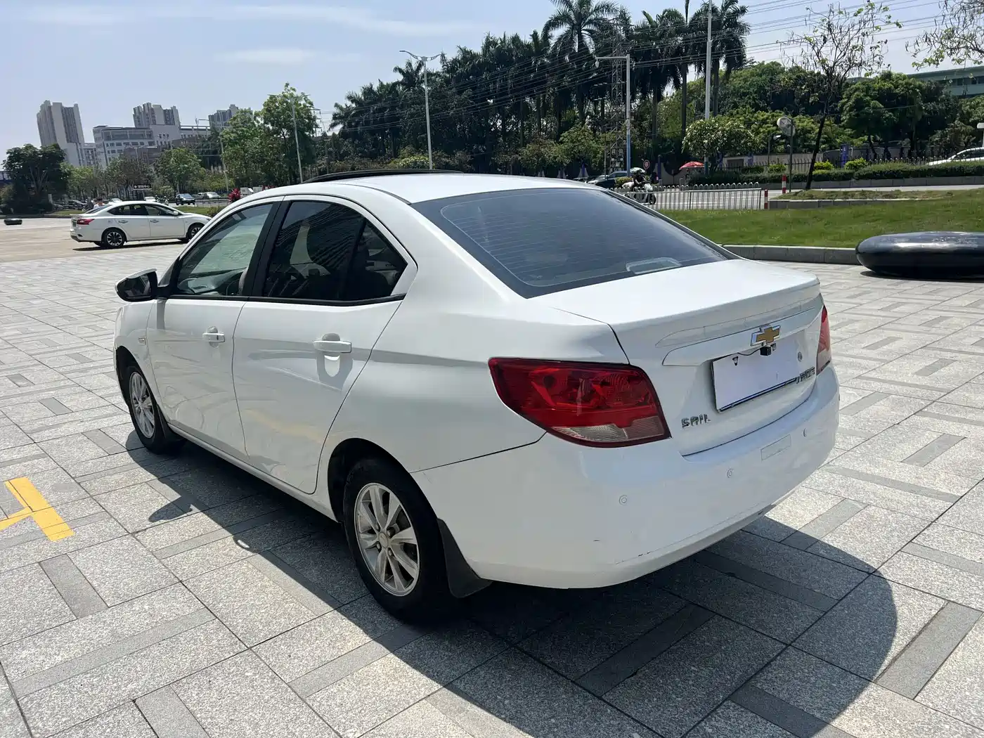 Chevrolet Sail 2015 Sail 3 1.5L AMT Happiness Sunroof Edition фото 9