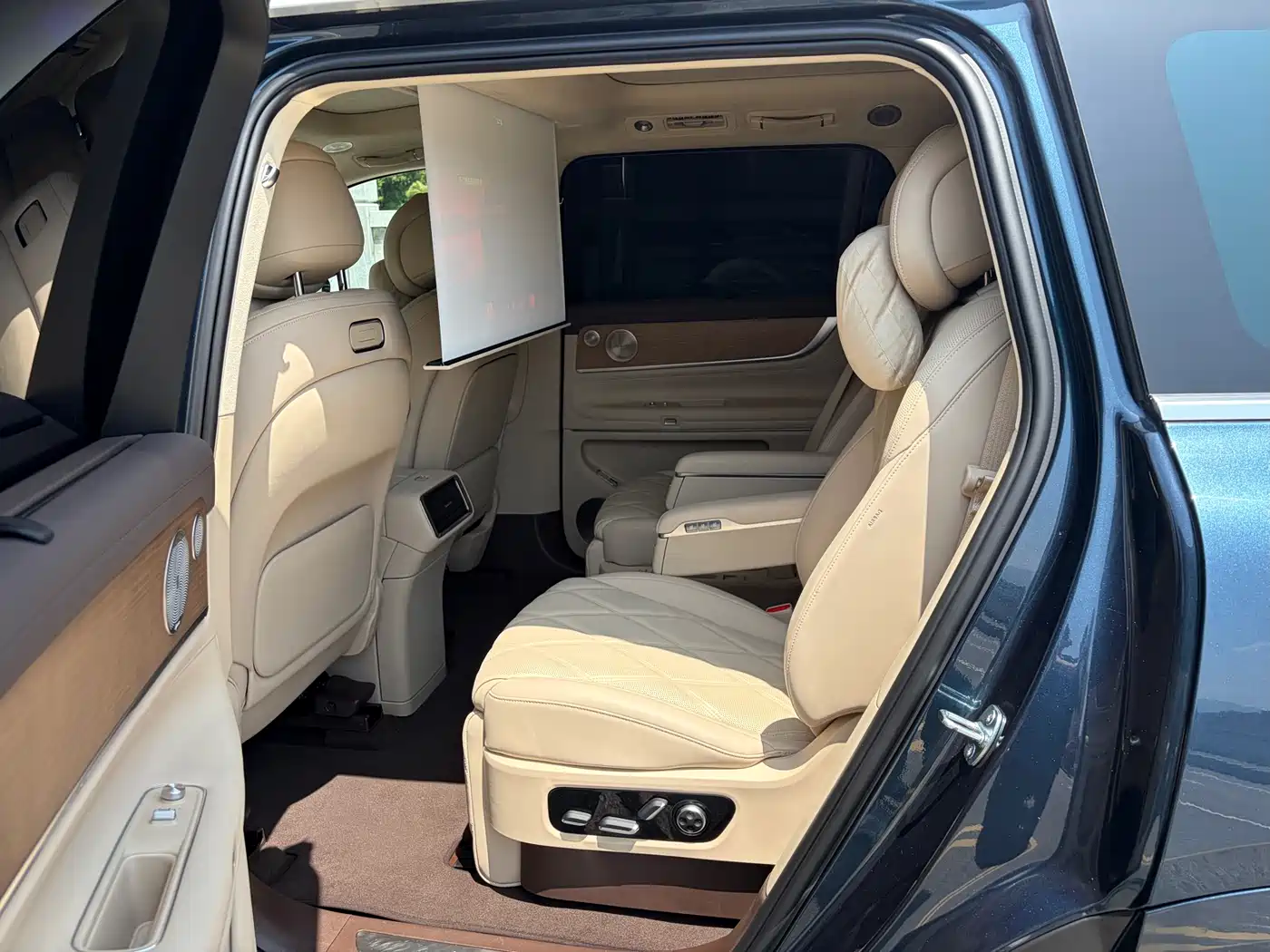 AITO Wenjie AITO M9 2025 Extended Range Ultra 52kWh 6-Seater фото 11
