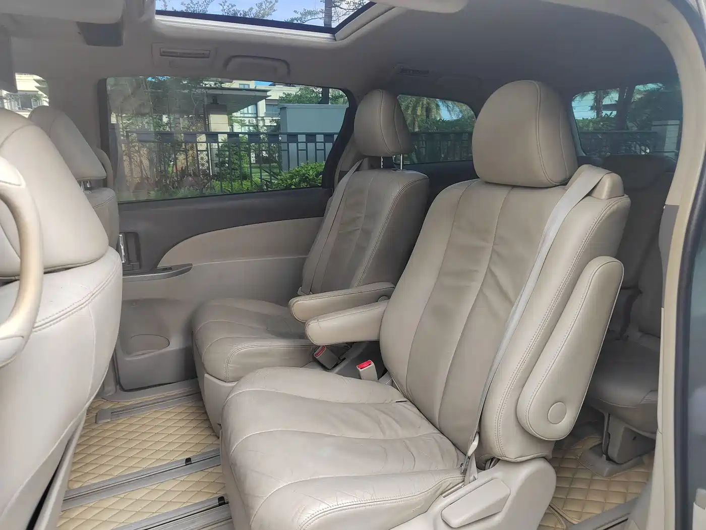 Toyota Previa 2012 2.4L 7-Seater Luxury Edition фото 12