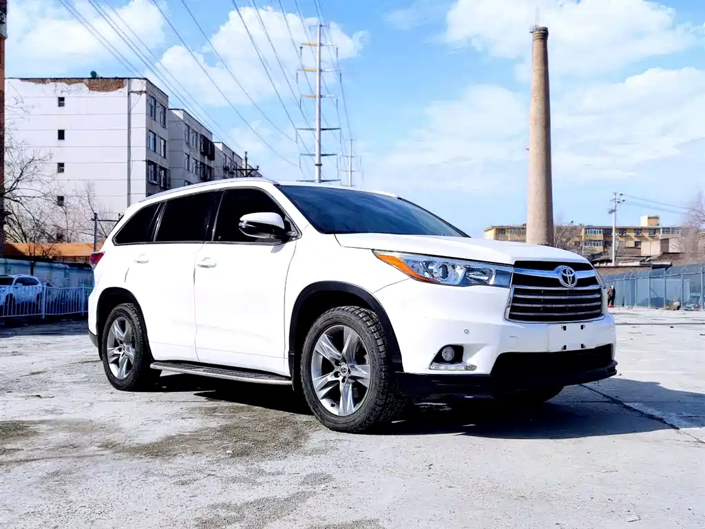 TOYOTA HIGHLANDER