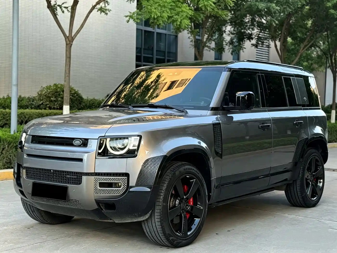 Land Rover Defender 2023 Model 110 3.0T P400 X-DYNAMIC HSE фото 2